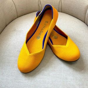 Rare saffron round toe rothy’s in a size 9!